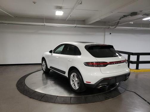 2022 Porsche Macan Base