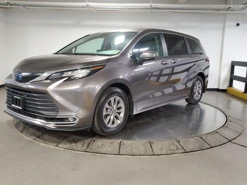 2022 Toyota Sienna XLE