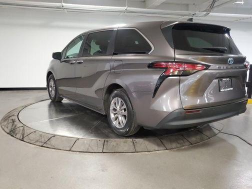 2022 Toyota Sienna XLE