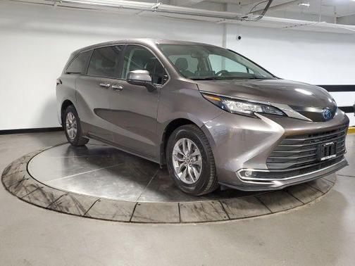 2022 Toyota Sienna XLE