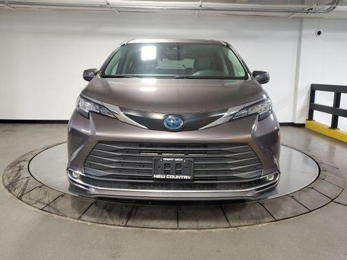 2022 Toyota Sienna XLE