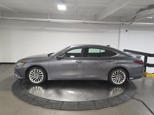 2019 Lexus ES 300h Luxury