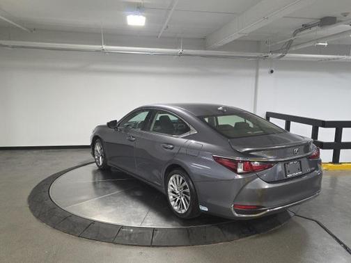 2019 Lexus ES 300h Luxury