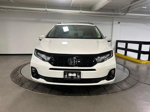 Platinum White Pearl 2025 Honda Odyssey Elite