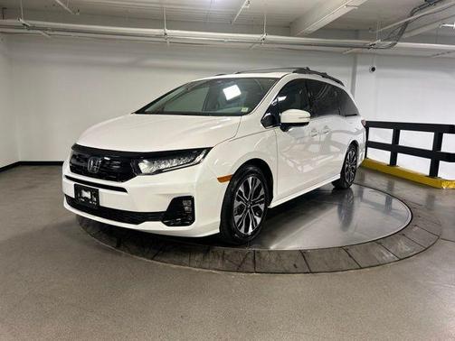 Platinum White Pearl 2025 Honda Odyssey Elite