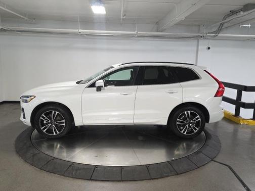 2022 Volvo XC60 B5 Momentum