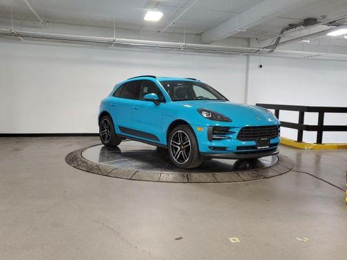 Miami Blue 2019 Porsche Macan Macan