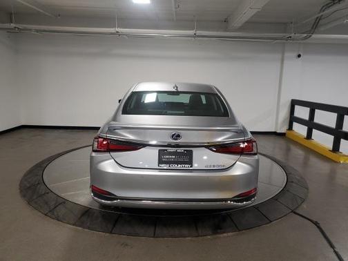 2022 Lexus ES 300h Base
