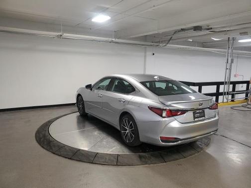2022 Lexus ES 300h Base