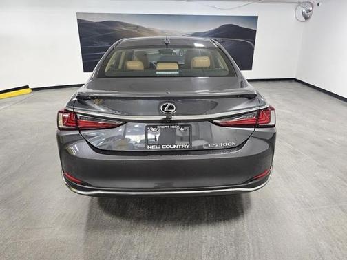 2025 Lexus ES 300h Luxury