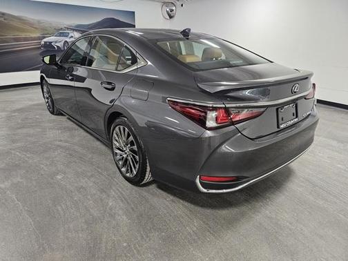 2025 Lexus ES 300h Luxury