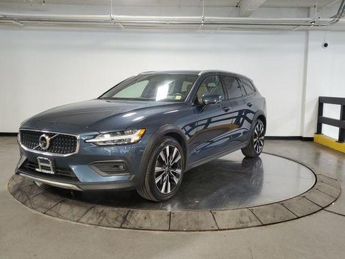2021 Volvo V60 Cross Country T5