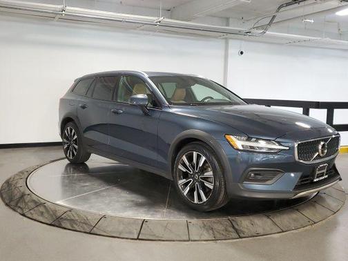 2021 Volvo V60 Cross Country T5