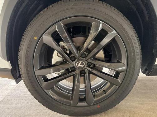 2026 Lexus NX 450h+ Luxury