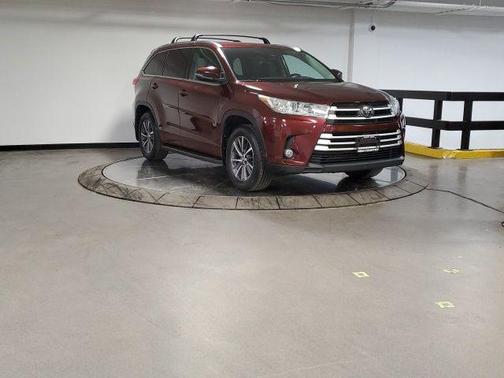 Ooh La La Rouge Mica 2018 Toyota Highlander XLE