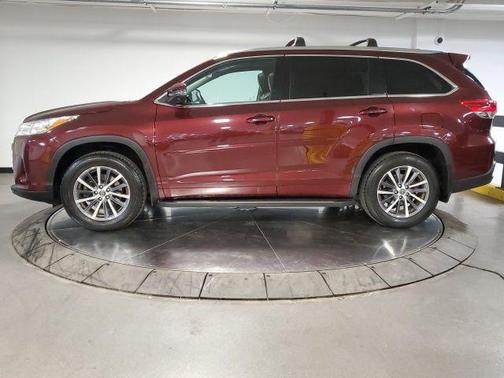 Ooh La La Rouge Mica 2018 Toyota Highlander XLE