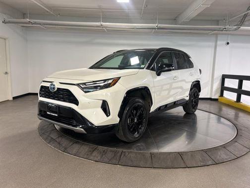 Blizzard Pearl/Midnight Black Metallic 2022 Toyota RAV4 Hybrid SE