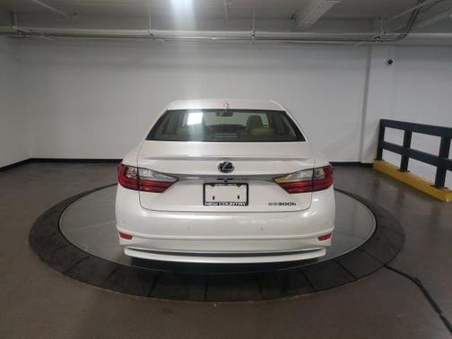 2016 Lexus ES 300h Base