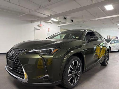 Nori Green Pearl 2026 Lexus UX 300h Premium