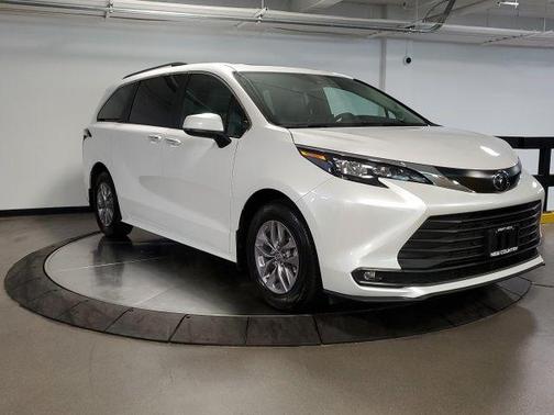 Pearl 2026 Toyota Sienna XLE