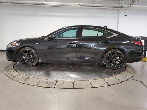 2025 Lexus ES 300h F SPORT Design