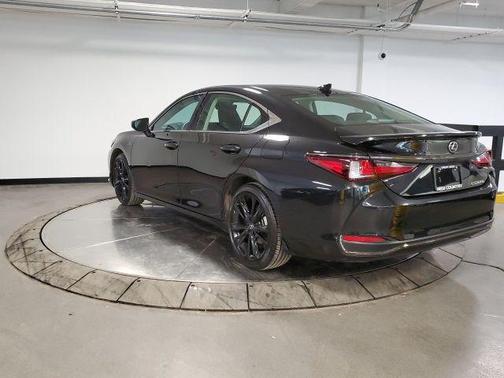 2025 Lexus ES 300h F SPORT Design