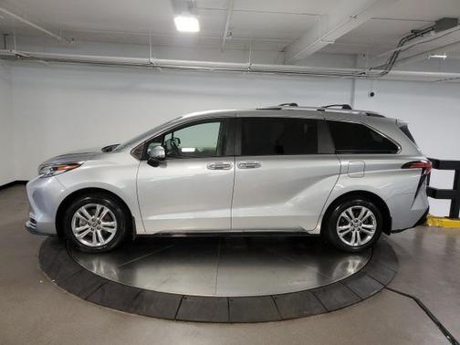 2022 Toyota Sienna Platinum 7 Passenger