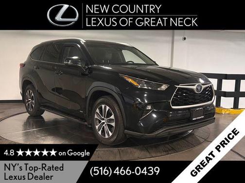 Midnight Black Metallic 2022 Toyota Highlander Hybrid XLE