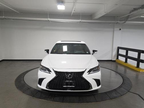 2025 Lexus ES 300h F SPORT Design