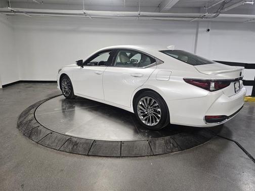 2025 Lexus ES 300h Luxury