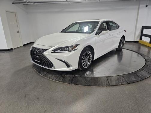 2025 Lexus ES 300h Luxury