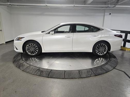 2025 Lexus ES 300h Luxury