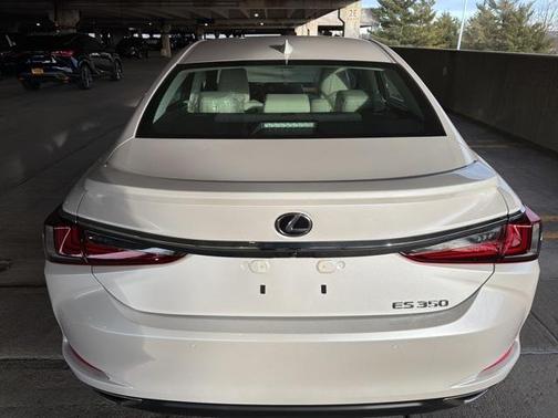 2025 Lexus ES 350 Base