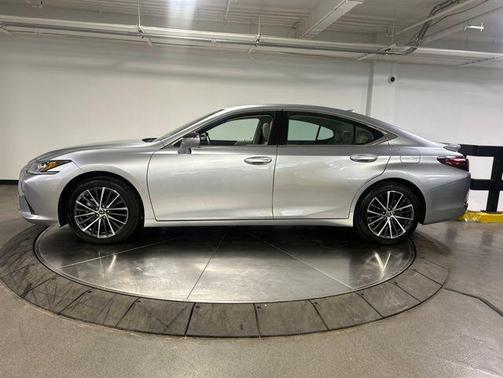Iridium 2025 Lexus ES 300h Base