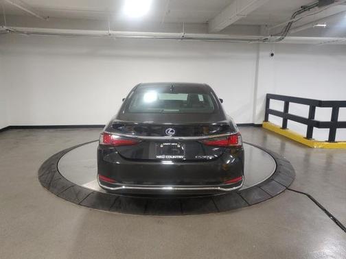2022 Lexus ES 300h Ultra Luxury
