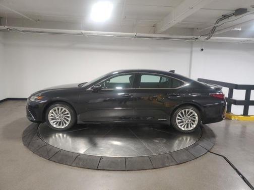 2022 Lexus ES 300h Ultra Luxury