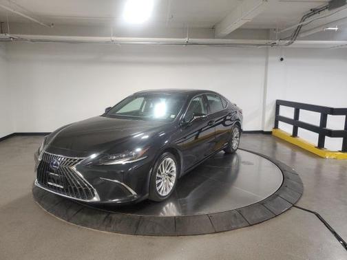 2022 Lexus ES 300h Ultra Luxury