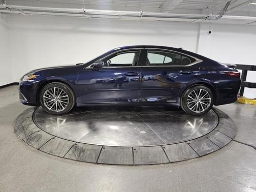 2022 Lexus ES 300h Base