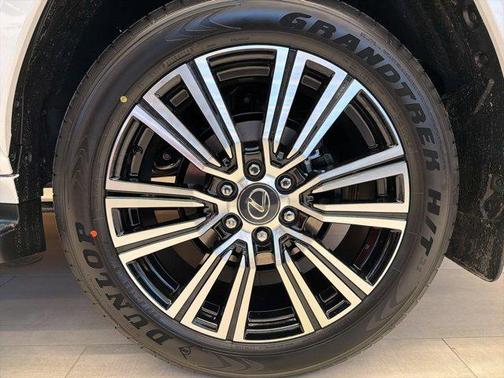 2026 Lexus LX 700h Luxury