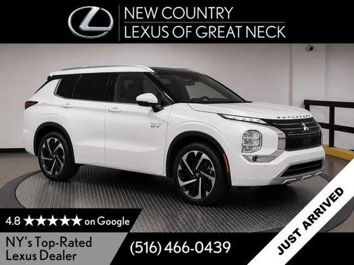 White Diamond/Black Roof 2023 Mitsubishi Outlander SE S-AWC