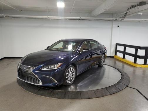 2019 Lexus ES 300h Base