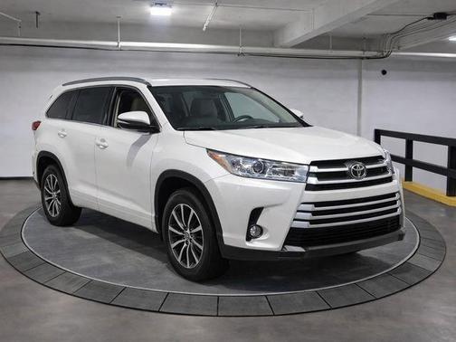 Blizzard Pearl 2017 Toyota Highlander XLE