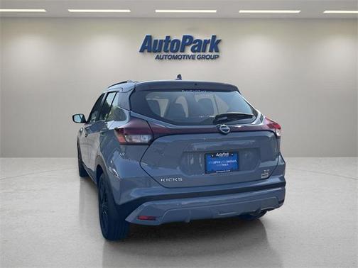 2023 Nissan Kicks SR