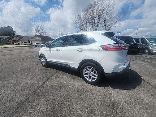 White Metallic 2024 Ford Edge SEL
