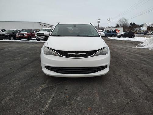 2020 Chrysler Voyager LX