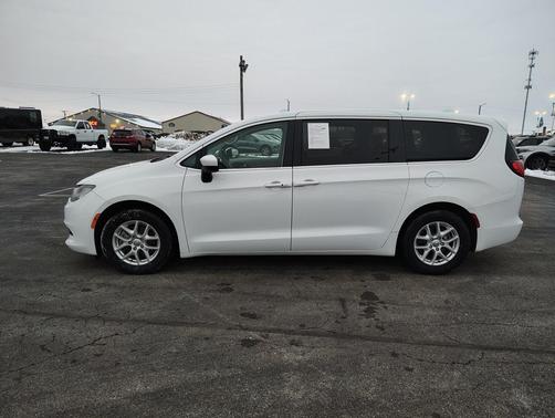 2020 Chrysler Voyager LX