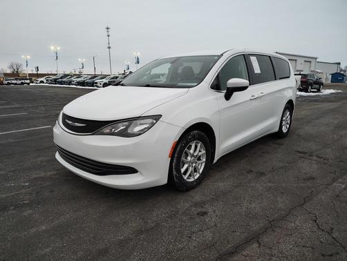 2020 Chrysler Voyager LX