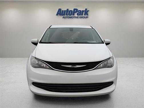 2020 Chrysler Voyager LX