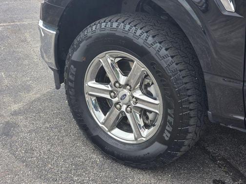 Black Metallic 2025 Ford F-150 XLT