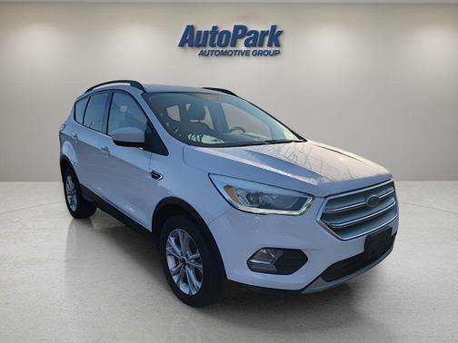 Oxford White 2017 Ford Escape SE